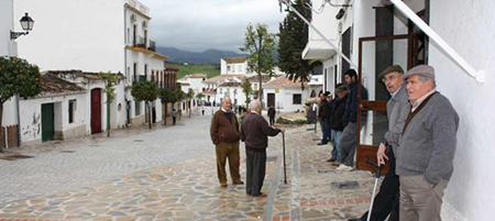 Montecorto se encuentra situado a veinte kilómetros de Ronda y tiene 670 habitantes. 