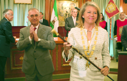 Enrique Monterroso junto a la alcaldesa de Marbella